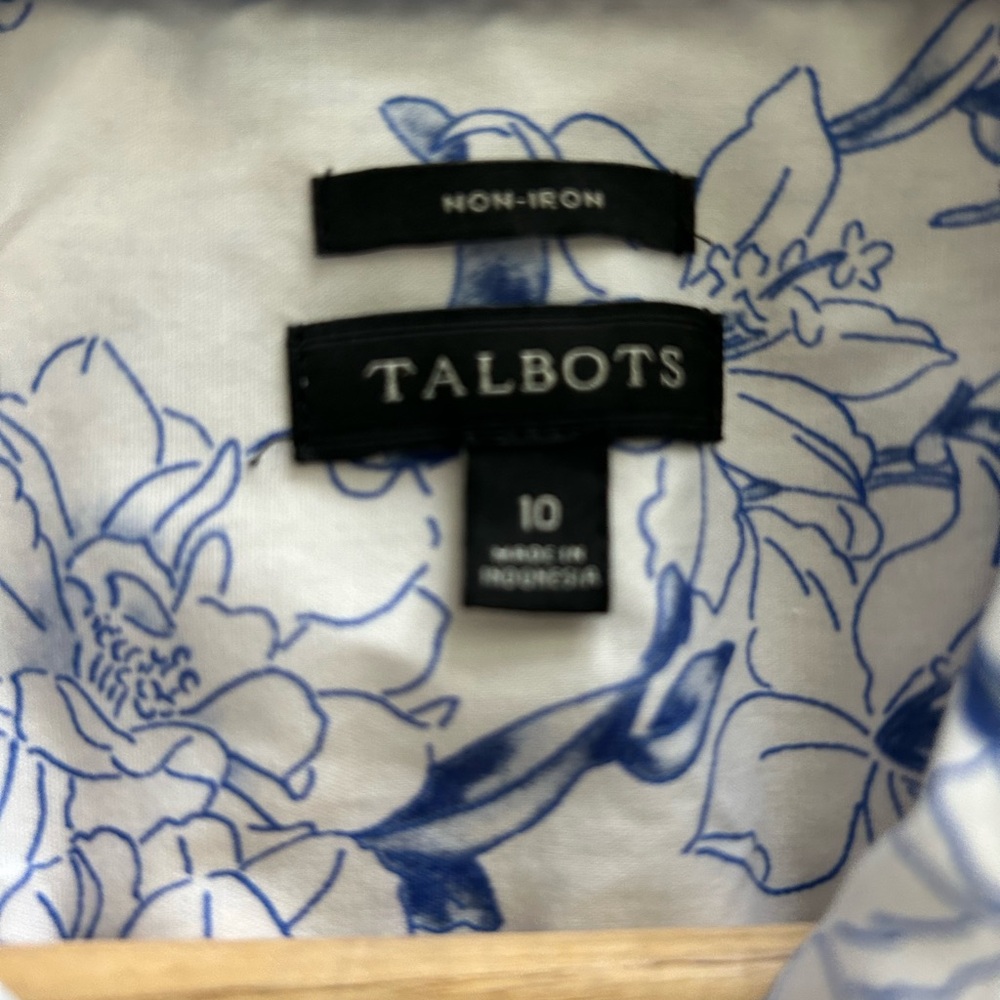 NWT Talbots size 10 Non Iron Shirt Button Front Long Sleeve Blue White Floral - Picture 3 of 4